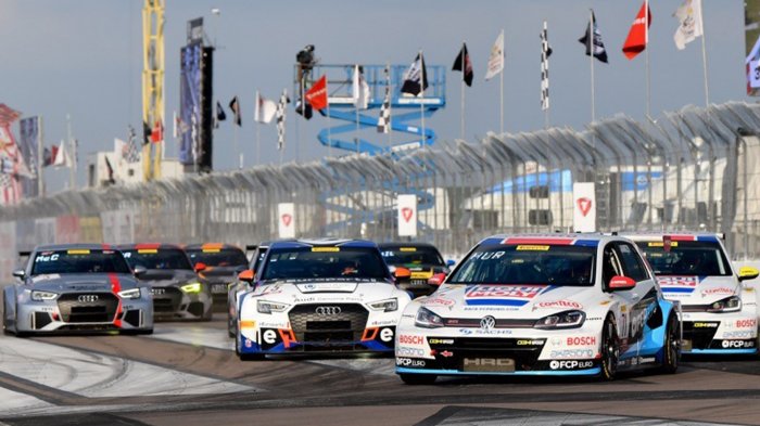 Hurczyn Holds Off Walker to Win Dramatic Race 1