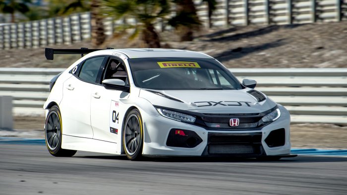 Touring Cars Take the Twists and Turns at Thermal